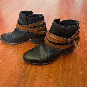 Leather black and brown Ankle booties